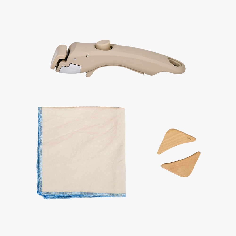 Detachable beige handle and cloth cover, accompanied by two wooden grips.